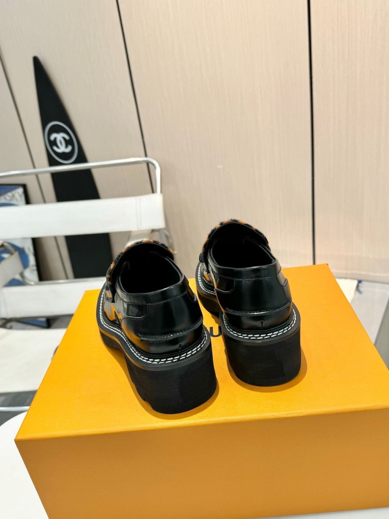 l0vis Vvtt0n loafers